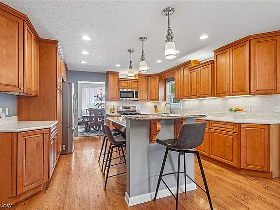 2nd image of 166 Glenview Dr