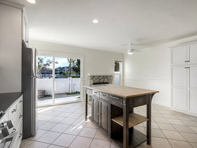 6904 Carnation Dr — Photo 13