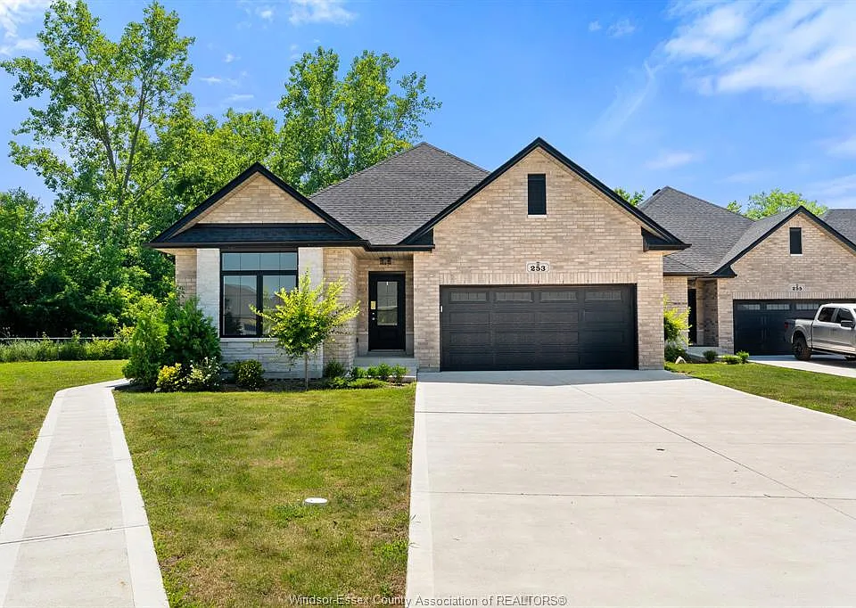 253 Livingstone Cres