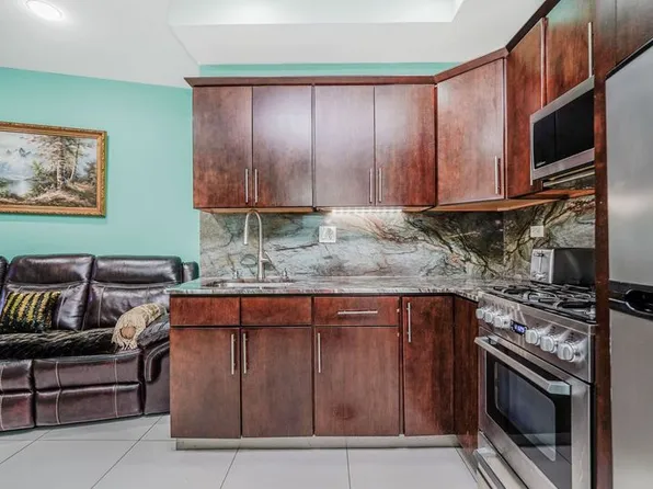 2113 Kings Highway image 5 of 23