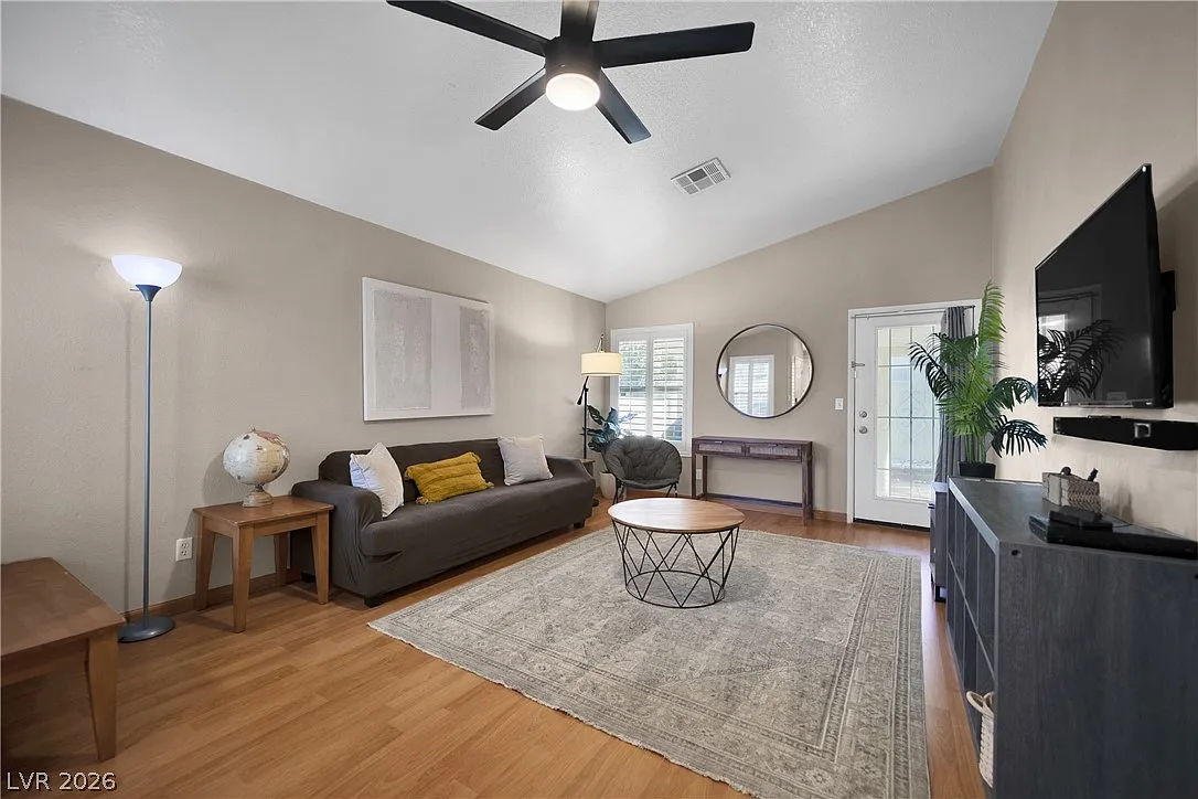3 bed, 2.0 bath, 1310 sqft, $2,500 — Photo 1