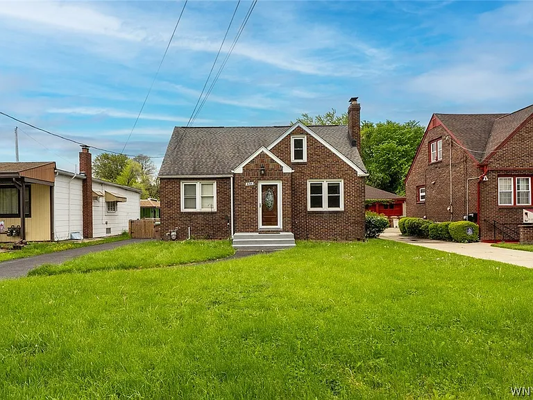 845 Cleveland Dr — Photo 1