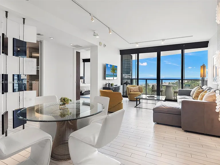 2201 Collins Ave #814 — Photo 9
