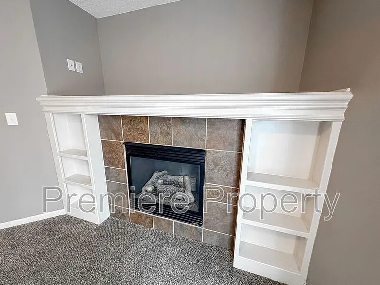 264 N Hedge Ln — Photo 4