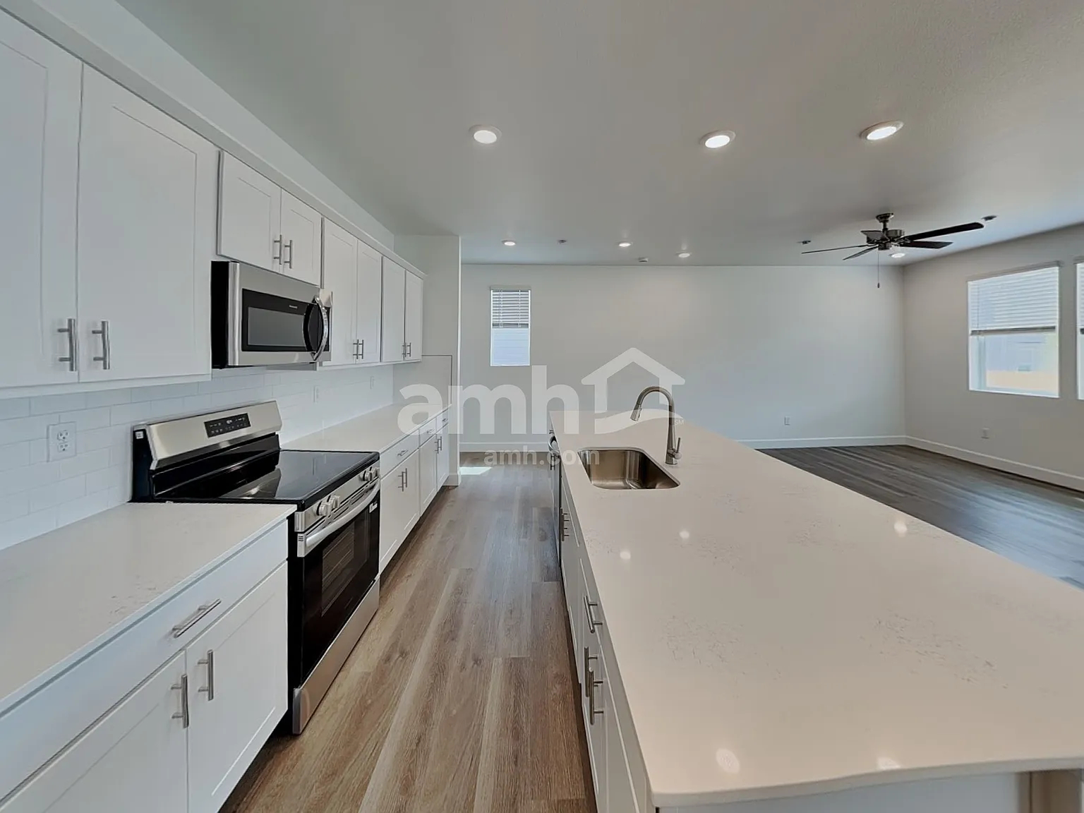4 bed, 2.5 bath, 2171 sqft, $3,140 — Photo 3