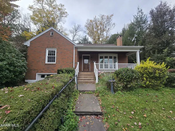 504 Ruskin Dr, Altoona, PA 16602
