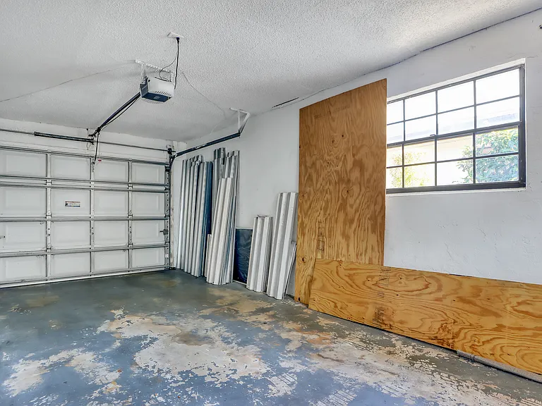 265 Kings Way — Photo 34