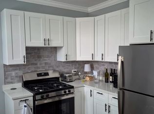 918 Green Bay Rd APT 2F, Winnetka, IL 60093