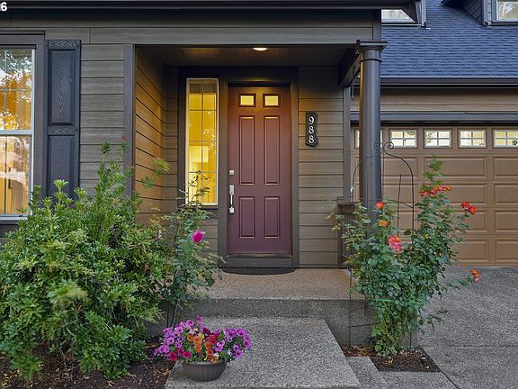 4th image of 988 NE 73rd Ave