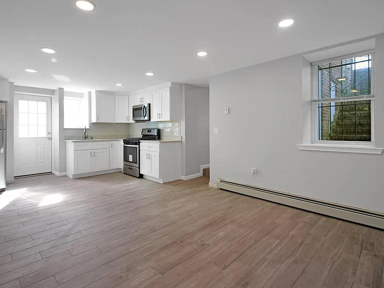 1911 Summit Ave #2 — Photo 8