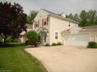 26690 Village Ln #23, Olmsted Falls, OH 44138