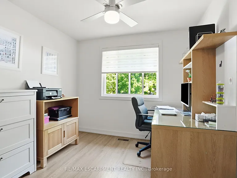 570 Rosedale Cres — Photo 22