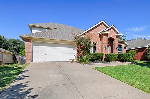 1404 Carriage Ln Photo 1