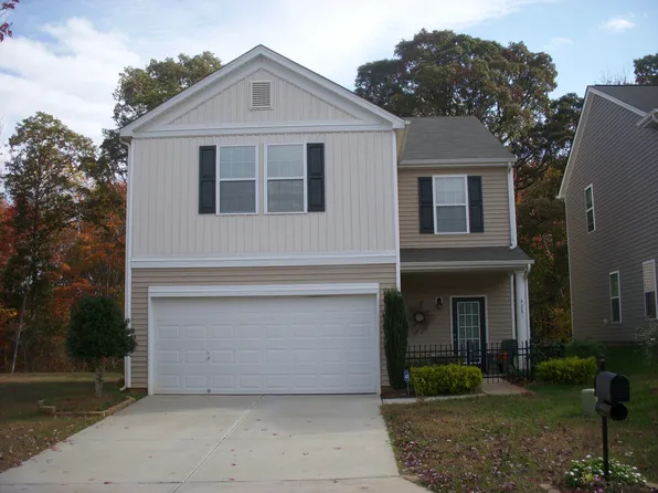 4281 Oak Pointe Dr, Winston Salem, NC 27105