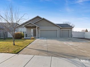 2206 E Elm Grove Dr, Nampa, ID 83686