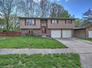 2935 Primrose Ln, Decatur, IL 62526