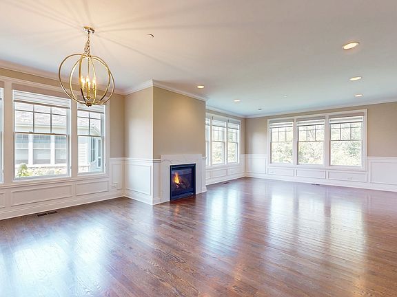 3rd image of 1695 Elderberry Ct