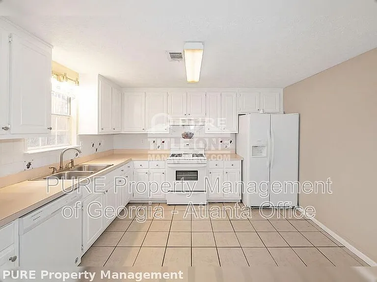 2394 Leeward Ct — Photo 10