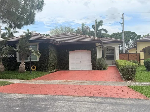 15986 SW 71st Ter, Miami, FL 33193