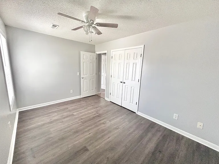 620 E Davis St — Photo 7
