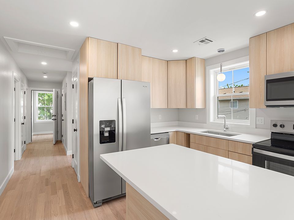 1st image of 90 Berkshire St #1