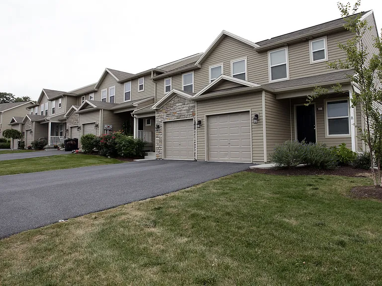 Ivy Ridge Apartments & Townhomes — Photo 4