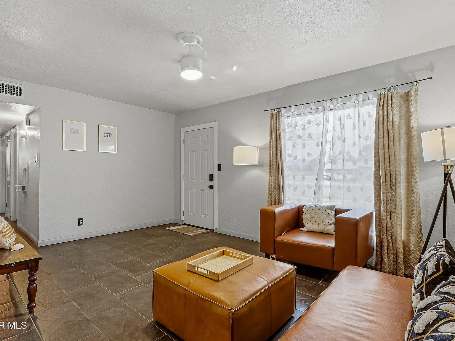 3 bed, 2.0 bath, 1705 sqft, $2,300 — Photo 4