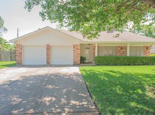 7 N Heights Dr, La Marque, TX 77568