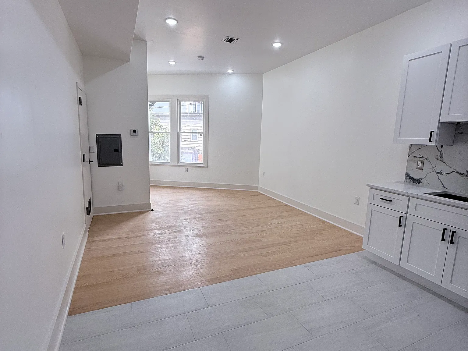 2 bed, 750 sqft, $2,050 — Photo 2