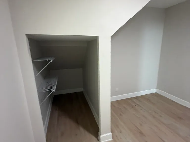 1343 Seward St — Photo 10