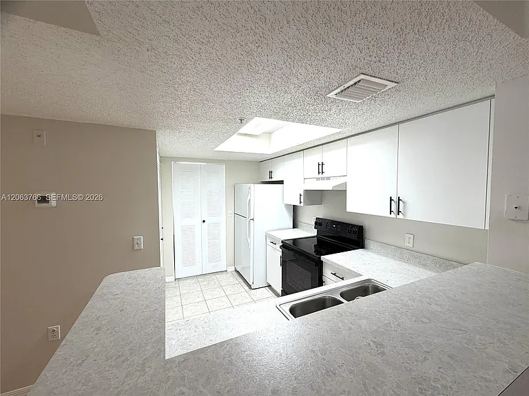 5045 Wiles Rd #201 — Photo 11