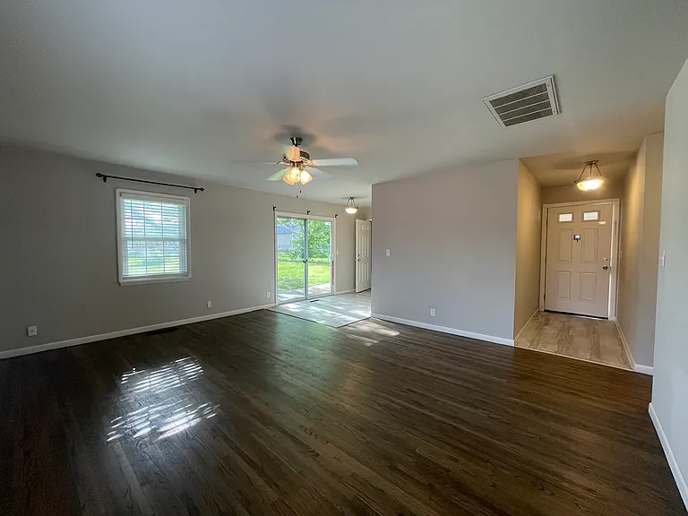 1012 N Dogwood St — Photo 3