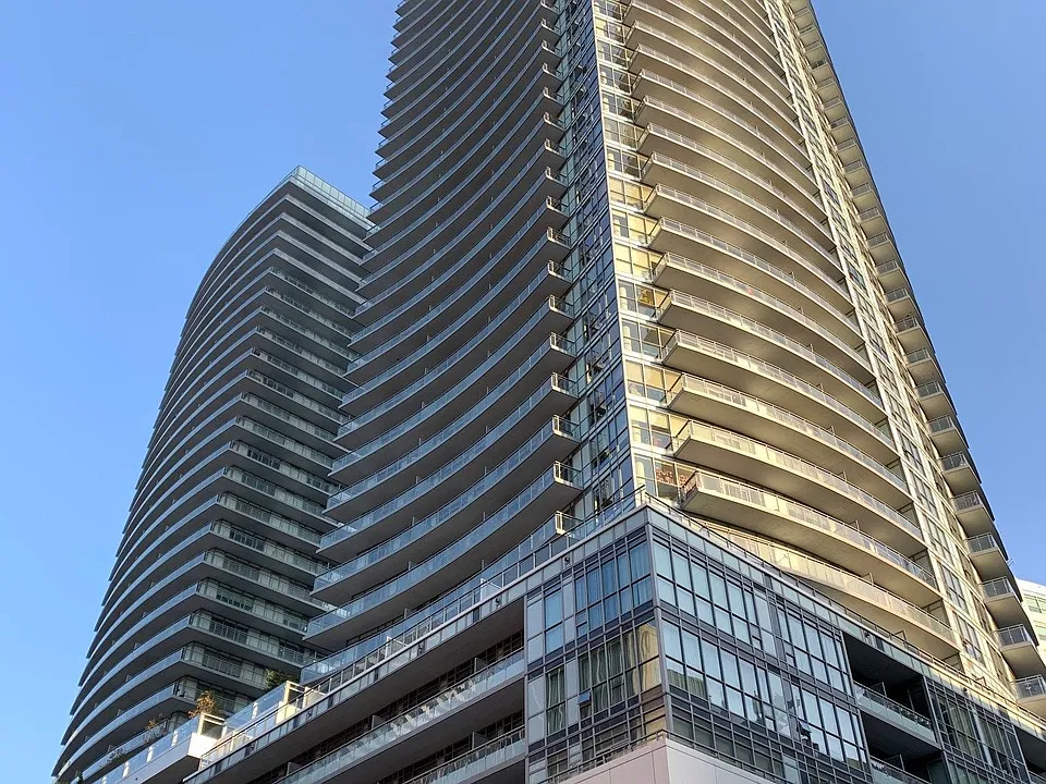 89 Dunfield Ave #708