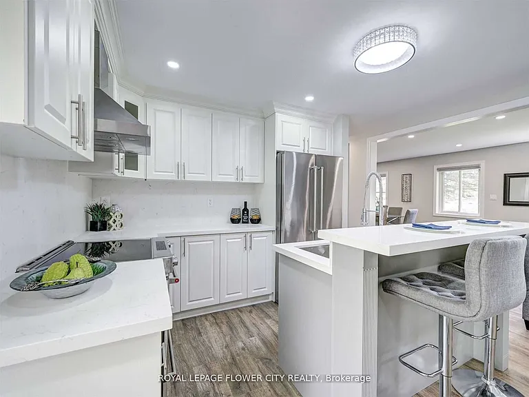 5263 Trafalgar Rd — Photo 15
