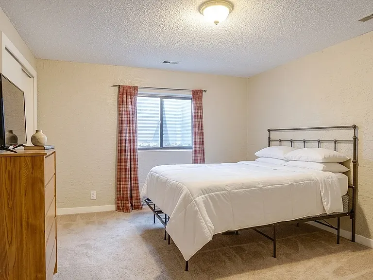6435 Chantilly Pl — Photo 44