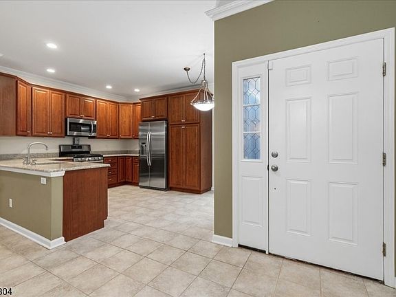 3rd image of 45 Bracken Hill Rd