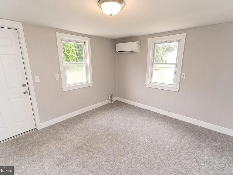 113 Davis Ln — Photo 8