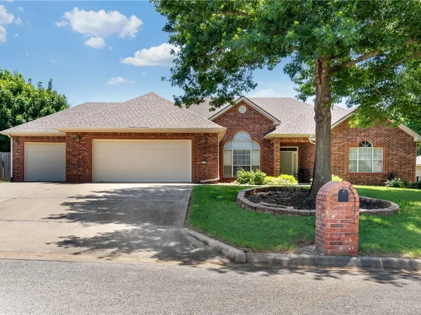 3318 N Picadilly Ln, Fayetteville, AR 72703