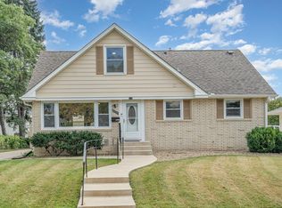 2250 Edgebrook Ave, Saint Paul, MN 55119