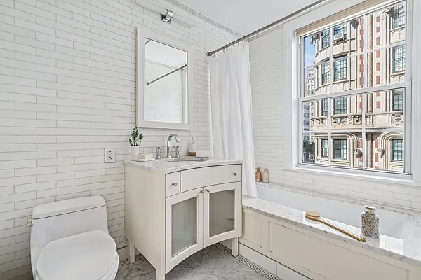 Sold by Douglas Elliman | media 21