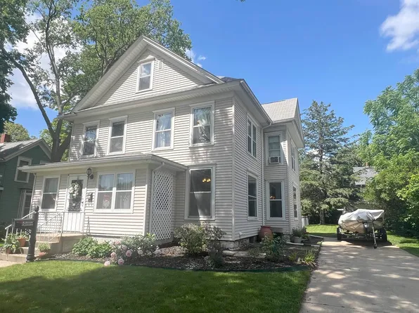 305 Clark St, Charles City, IA 50616