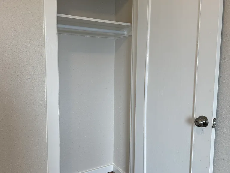 209 1/2 Wishkah St #309 — Photo 8
