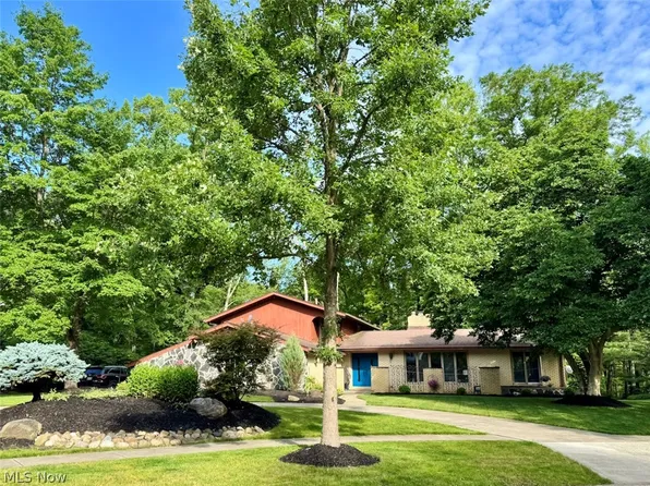 8630 Hollis Ln, Brecksville, OH 44141