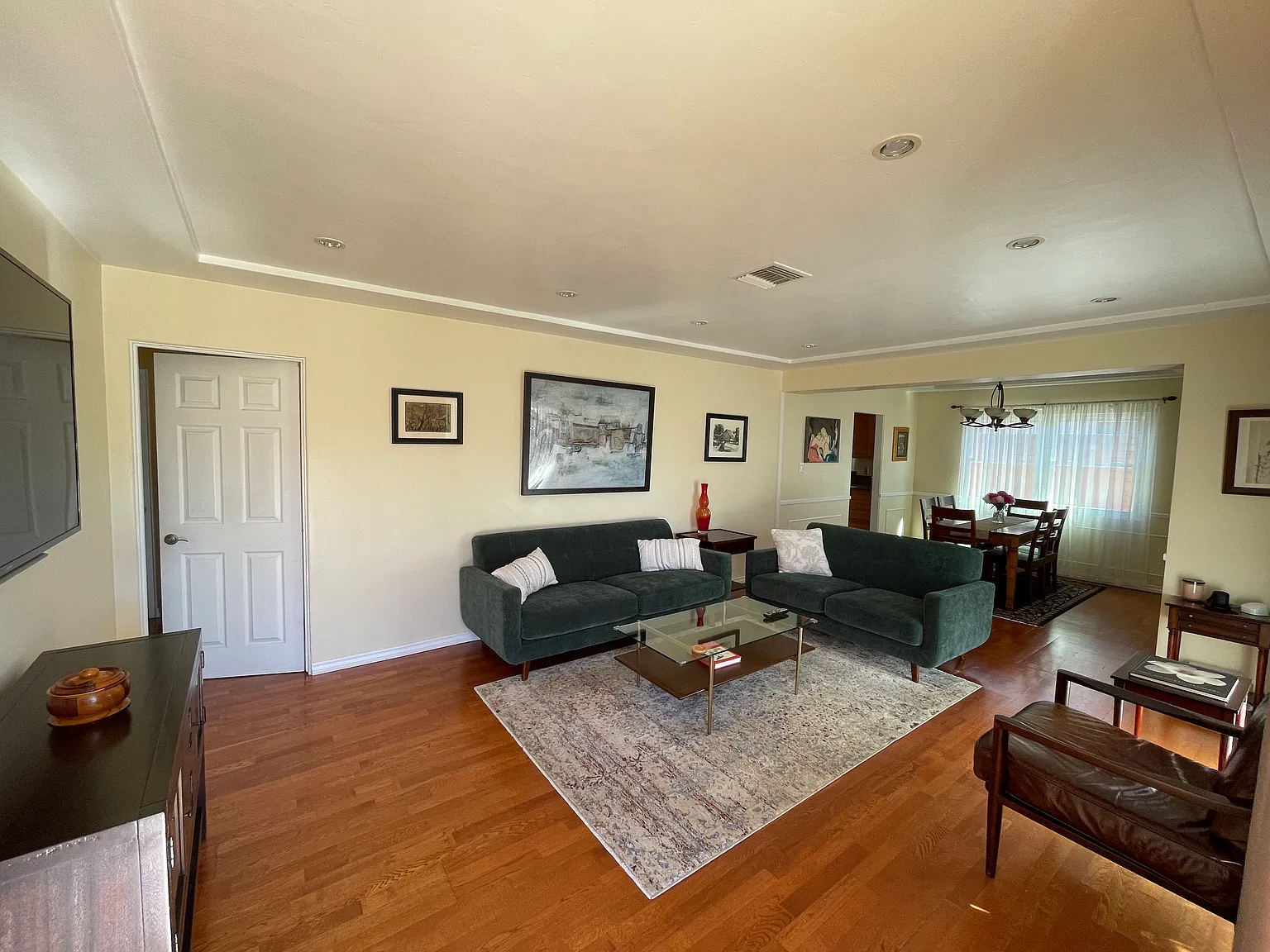 3 bed, 1760 sqft, $6,000 — Photo 2