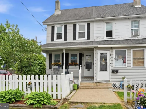 7 E Maple Ave, Morrisville, PA 19067