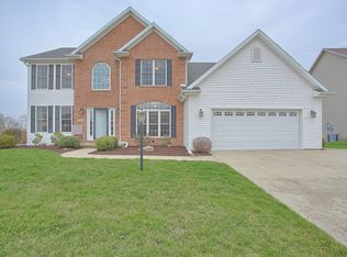 1603 Beaver Lake Dr, Mahomet, IL