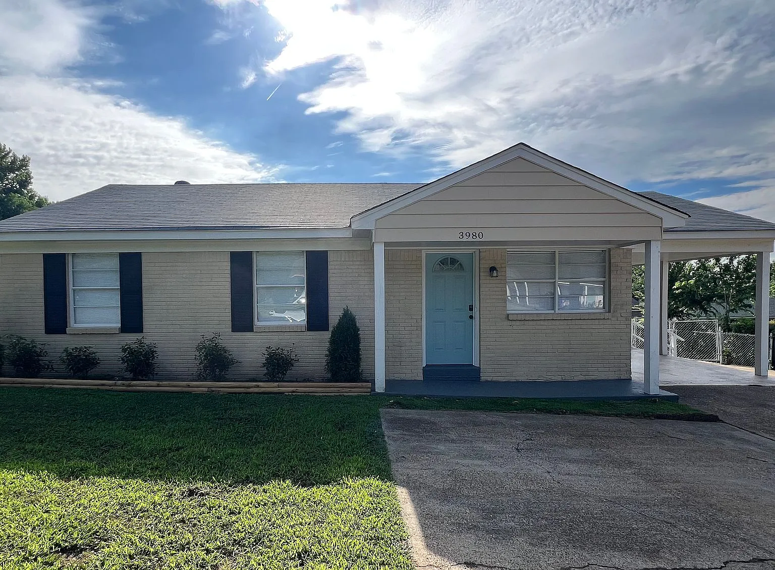 3980 Glenbrook St — Photo 1