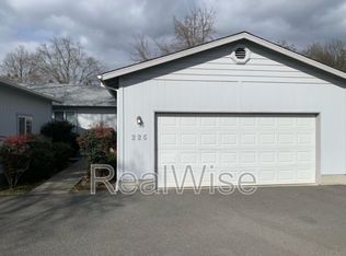 226 SW Westholm Ave, Grants Pass, OR 97526