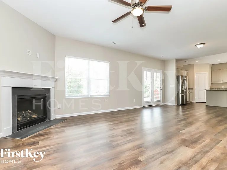 3748 Streamside Dr — Photo 6