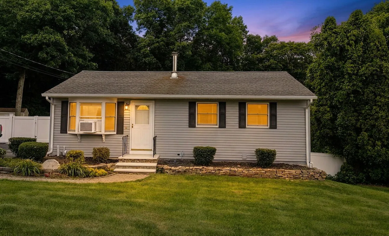 3 bed, 2.0 bath, 1146 sqft, $3,000 — Photo 1